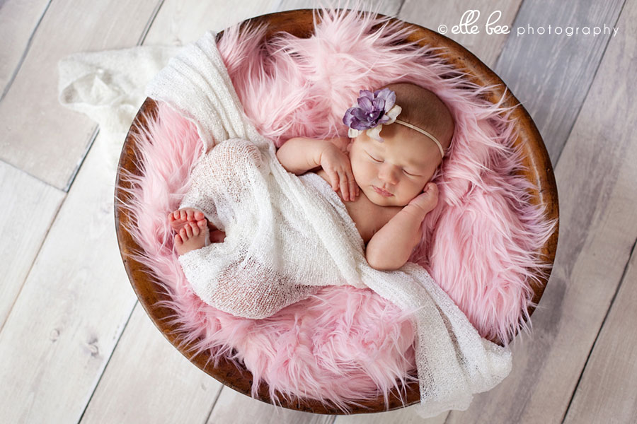 Altoona_newborn_parents_pink_purple_bowl002